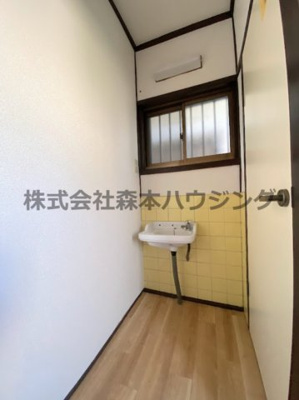 【洗面所】 | 　宝町乾貸家B | 忙しい朝には欠かせない洗面所です