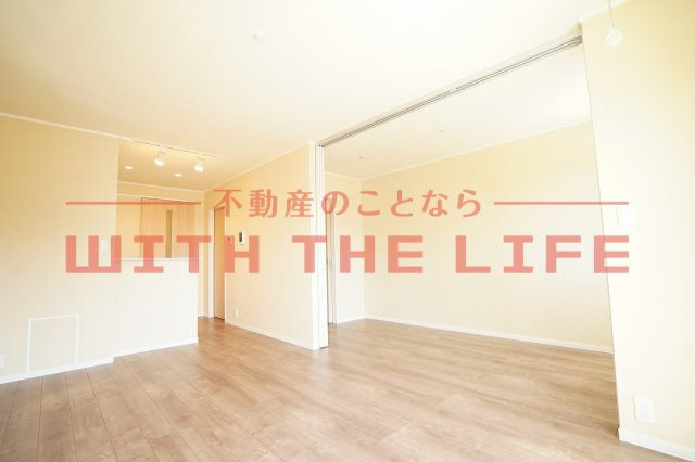 セレッソハイムⅡ【キャッシュバック対象物件】の居間・リビング|ゆったりとした居間です