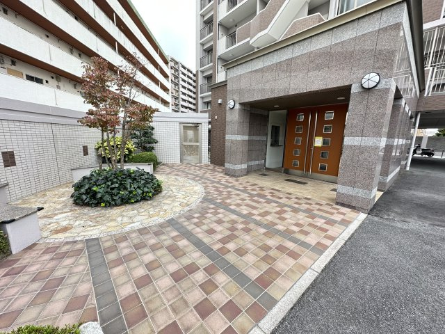 サンリヤン諏訪野町のエントランス