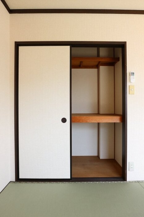 ハイツセイフ Ｂの寝室|使い勝手のいい寝室です