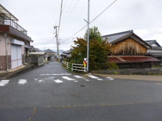 【周辺】 | 北側道路、敷地東側は里道です