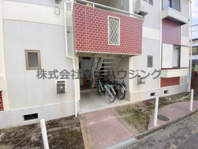 【エントランス】 | 　石橋ハイツA | 清潔なエントランスです