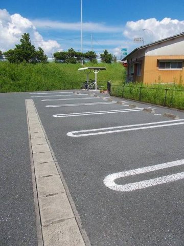 サニーの駐車場