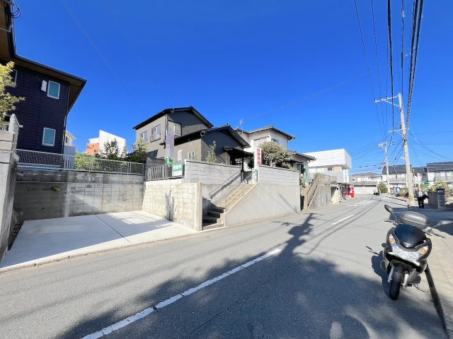 上山門２丁目戸建の前面道路含む現地写真