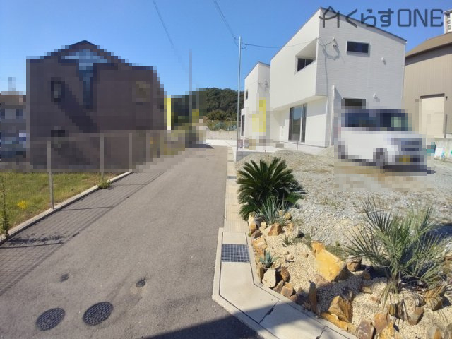 【前面道路含む現地写真】 | 姫路市上大野4丁目／全2棟 | 分譲地全体写真です。