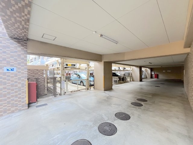 サンシャイン高宮駅前の駐車場