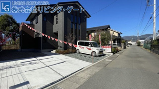 【駐車場】 | 車2台並列駐車可能 砂利の箇所も駐車は可能。