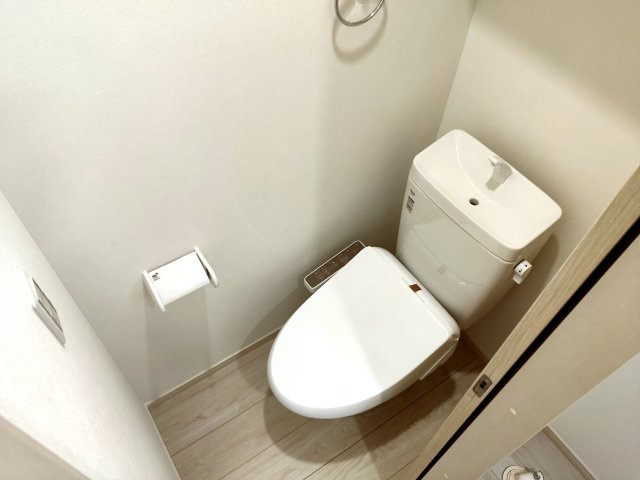 ARCADIAのトイレ|写真は302号室のもの、同タイプです。