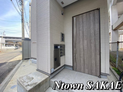 【エントランス】 | RIZESTルクシア | 落ち着いたエントランスです