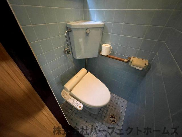 深野5丁目オーナーチェンジ戸建のトイレ|落ち着いた色調のトイレです