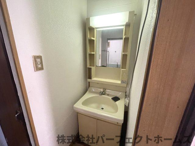 深野5丁目オーナーチェンジ戸建の独立洗面台|独立洗面台です