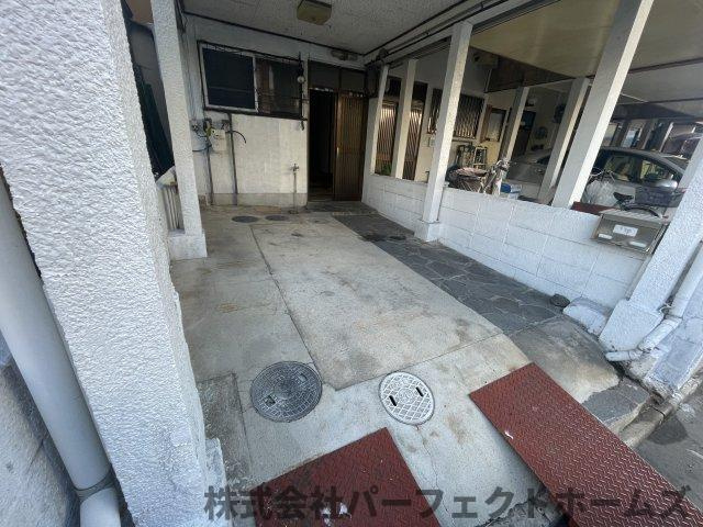 深野5丁目オーナーチェンジ戸建の駐車場|車をお持ちの方に嬉しい駐車場付きの物件です