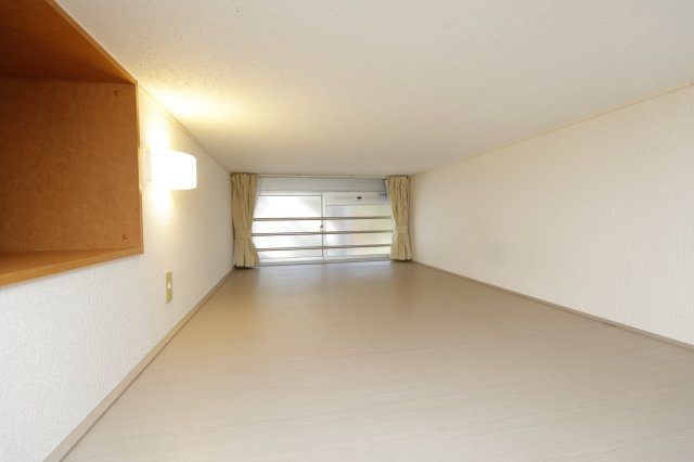 ピークシーダーのキッチン|写真は302号室のもの、同タイプです。