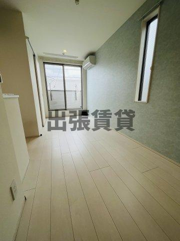 仲介手数料0円！GRANDTIC栄生駅前の居間・リビング