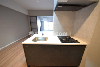 【キッチン】 | S‐RESIDENCE大阪上本町 | コンパクトなキッチンで掃除もラクラク