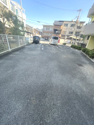 マーブルコートの駐車場