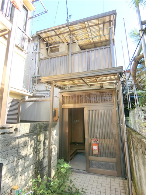 パラダイム梅屋敷の外観|1979年7月築　木造2階建て
東京都大田区大森中2丁目　京浜急行本線梅屋敷駅徒歩6分