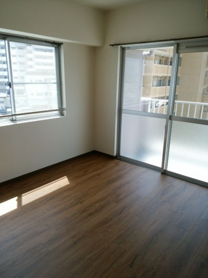 【居間・リビング】 | ロイヤルコート大橋Ⅱ | 別号室の写真になります。現況優先。