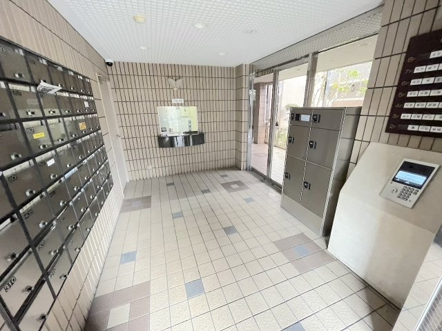 コアマンション博多南のエントランス