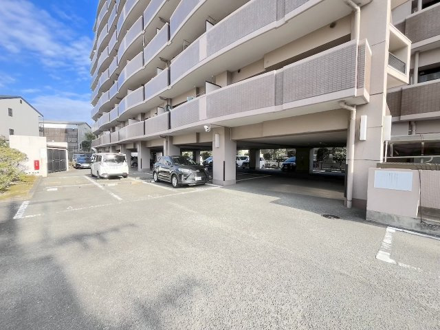 コアマンション博多南の駐車場
