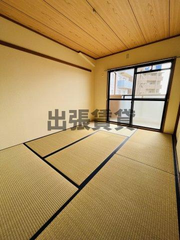 フォーザック鳥居通の和室