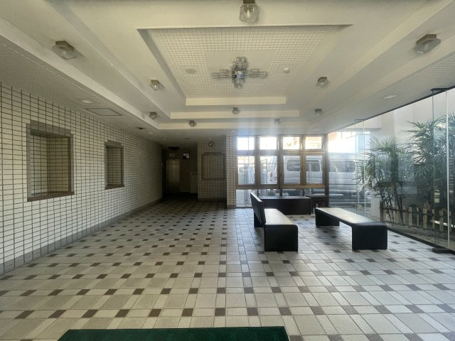 ライオンズＭ日吉町のエントランス