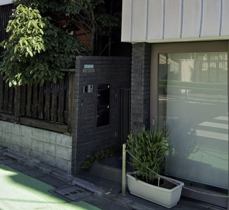 八雲の家のエントランス