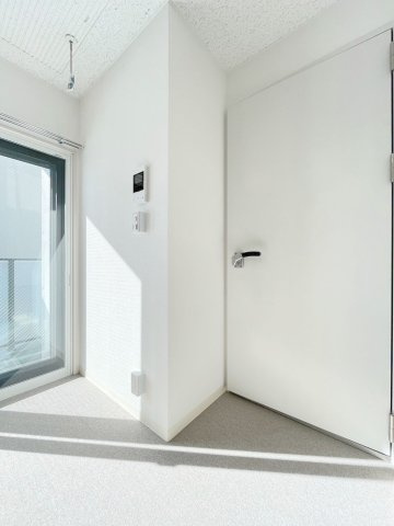 「防音マンション」Konomi Tokiwadaiの内装|防音扉を採用でリビングと防音室との音（音楽）も低減してくれています！