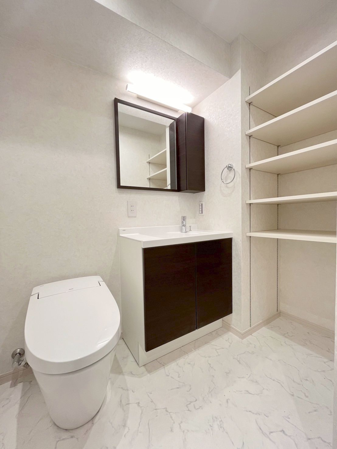 「防音マンション」Konomi Tokiwadaiの洗面所|ゆったりとスペースのある洗面所