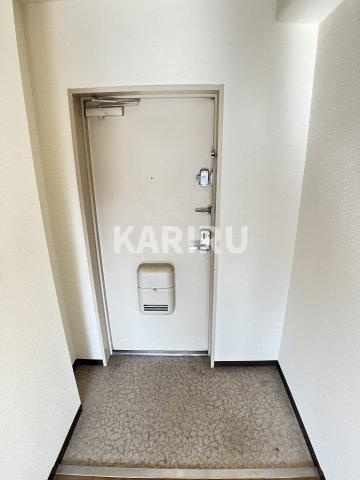 ＣＯＵＲＴＨＯＵＳＥの玄関