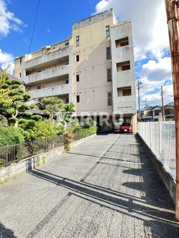 ＣＯＵＲＴＨＯＵＳＥの駐車場