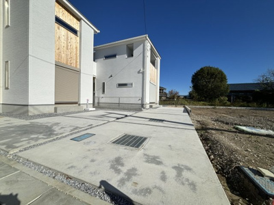 【駐車場】 | セレクト花水木さいたま市西区島根４号棟 | 駐車場があるので、車を買う予定の方も安心です