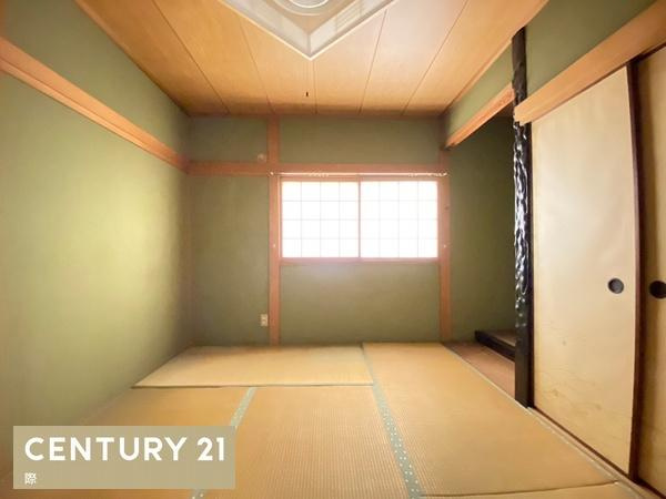 和歌山市中　中古戸建の和室|【和室】
明るい6帖の和室