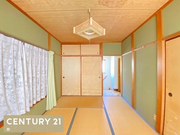 和歌山市中　中古戸建の和室|【和室】
2面採光の明るい6帖の和室