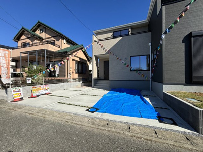 【駐車場】 | リーブルガーデンS西区中野林 | 車をお持ちの方に嬉しい駐車場付きの物件です