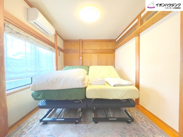 現オーナー様は主寝室に使われております。リモートワークに便利な、書斎スペースを併設しています！