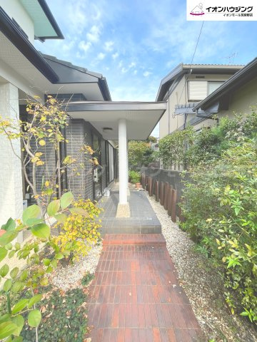 玄関までのアプローチも素敵です！