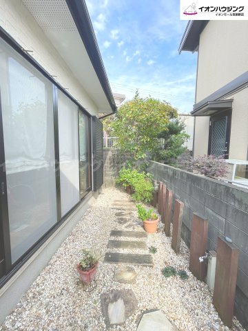 縁側に繋がる庭です。小さいお子様はプールも楽しめます！