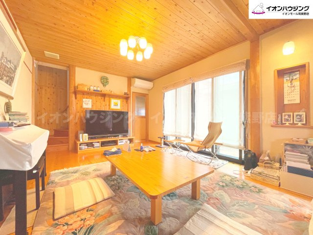 大きな間口は注文住宅ならではで、とっても開放感のあるリビングです！間口は大きいですが、二重窓になっている為、夏は涼しく、夏はあったかです♪