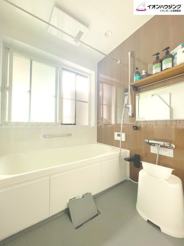 手入れの行き届いた大きなお風呂です！1日の疲れも吹き飛ぶこと間違いなし！お子様ともゆったり入れる、ストレスフリーなお風呂です♪