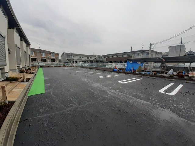 イーストビレッジの駐車場