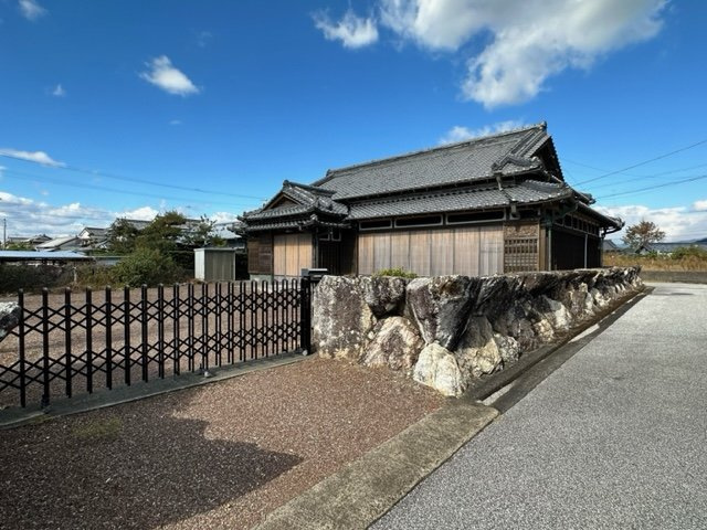 香南市吉川町古川の外観|自然石の外構です。