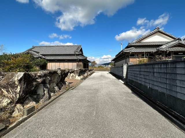香南市吉川町古川の前面道路含む現地写真|東側道路