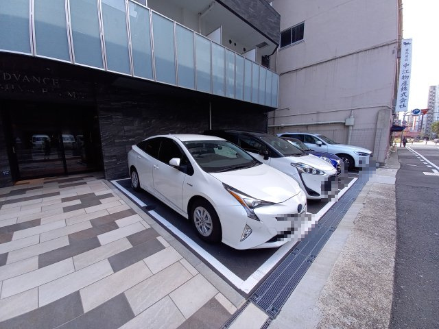 アドバンス三宮パルマの駐車場