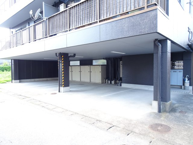 コーポ坂本の駐車場