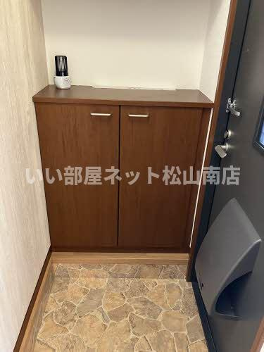 【玄関】 | アルバトロス空港通 Ｃ棟