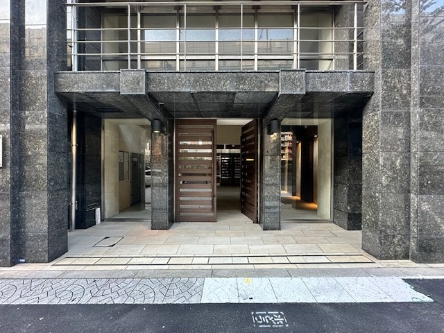 ＬＣ本町東のエントランス
