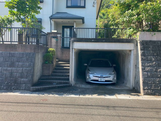生松台３丁目戸建の駐車場
