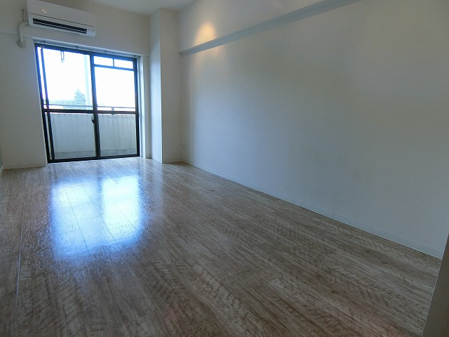 出浦マンションの居間・リビング|※別部屋のイメージ写真です。