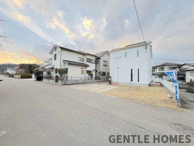 西隈１丁目 戸建ての前面道路含む現地写真